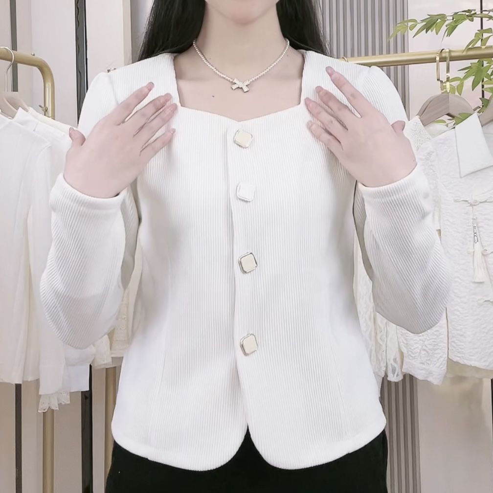 Veste courte de mode pour femmes avec boutons décoratifs Chic & Stil