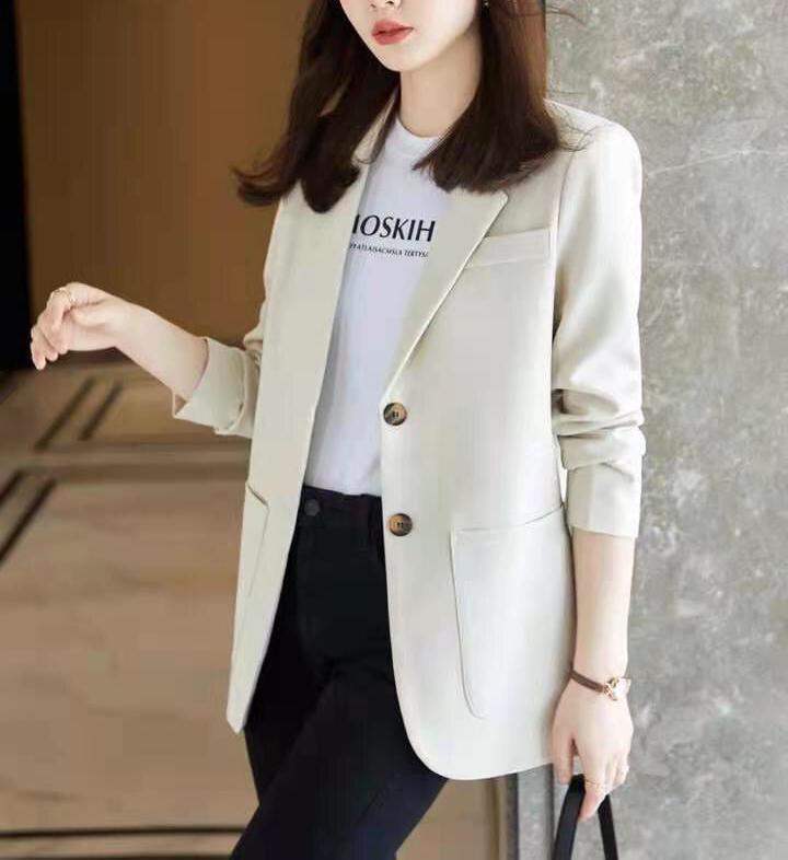 Blazer féminin élégant et moderne avec poches à rabat Chic & Stil