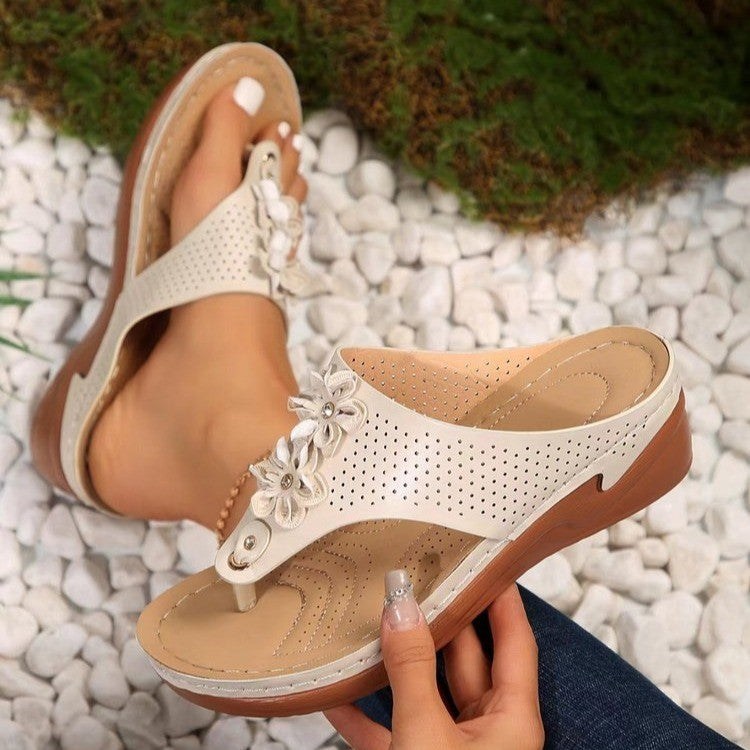 Fashionable floral sandals for women with a perforated upper Lune London
