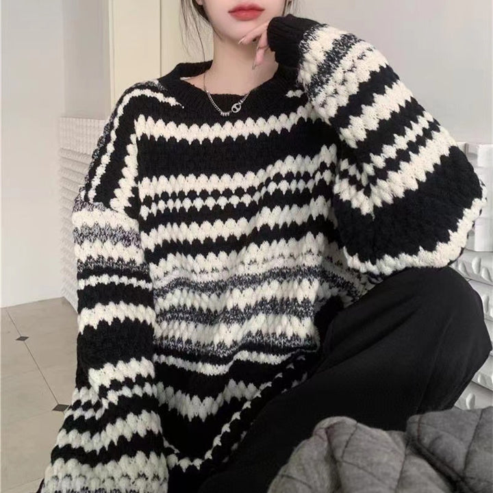 Knitted patterned sweater for women with textured fabric and relaxed fit Lune London