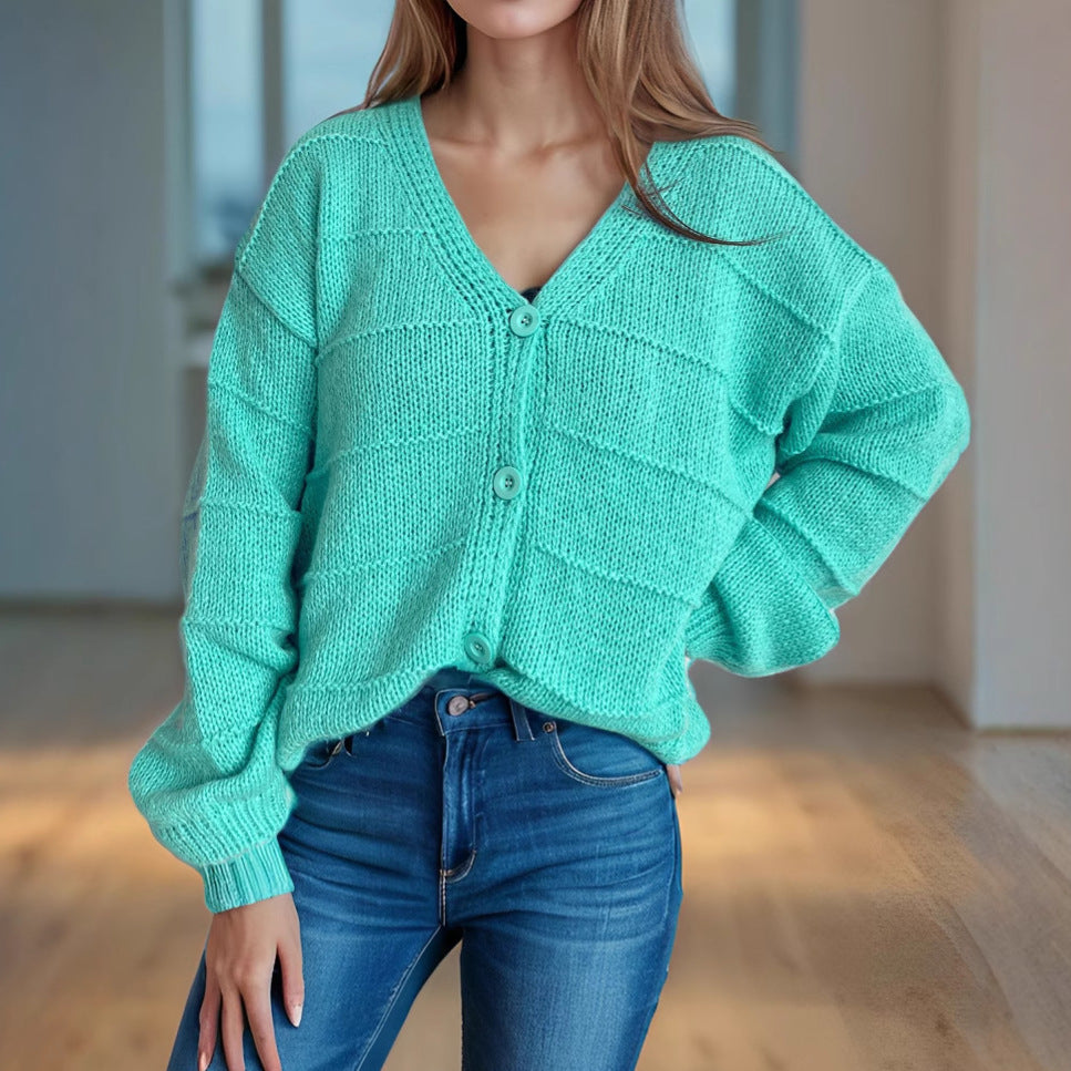 Cardigan décontracté pour femmes avec décolleté en V profond et élégants détails de boutons Chic & Stil