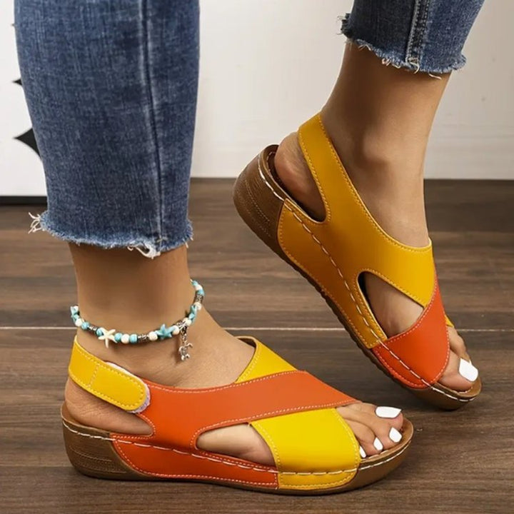 Chic und Stil stylish vacation sandals for women with comfortable sole and trendy closure system