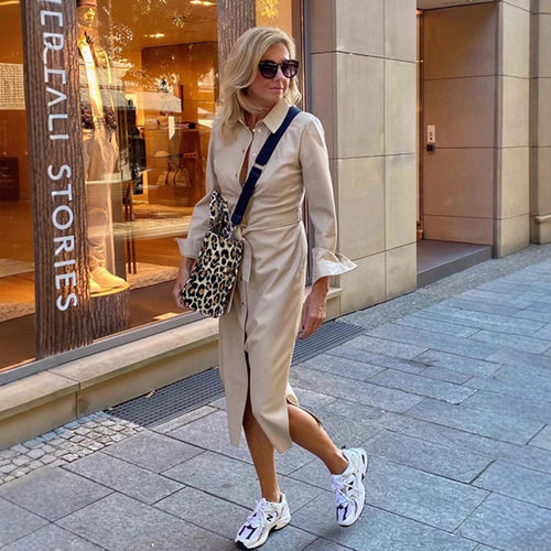 Robe chemise élégante pour femmes avec coupe ajustée et détails à la mode Chic & Stil