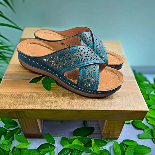 Chic and stylish comfort sandals with floral appliqués for women