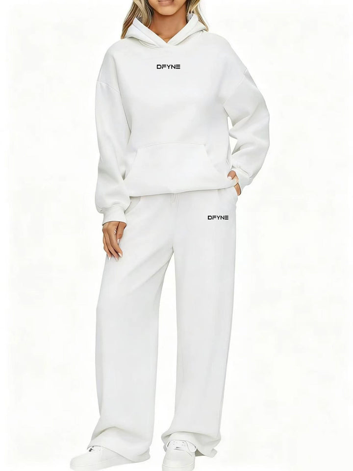 Women's casual jogging suit made of soft sweat material Chic & Stil