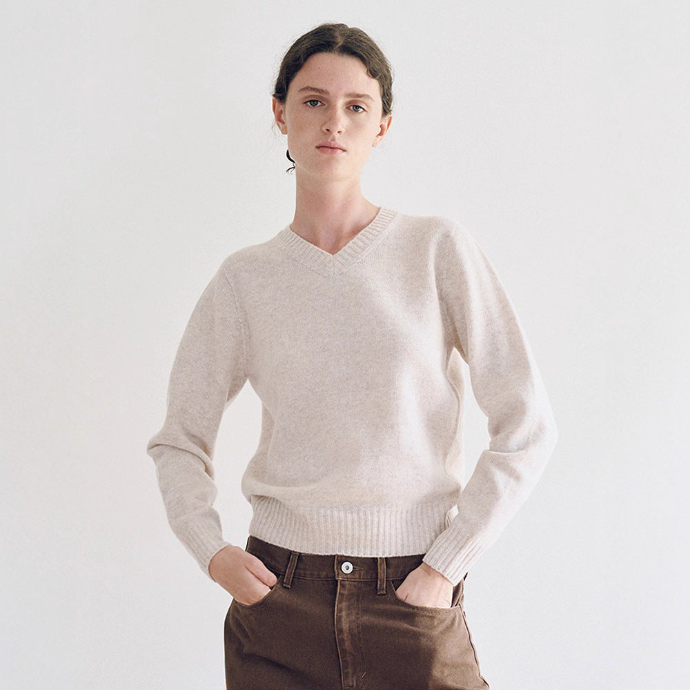 Pull fin en maille pour femmes avec col en V et large poignet Chic & Stil