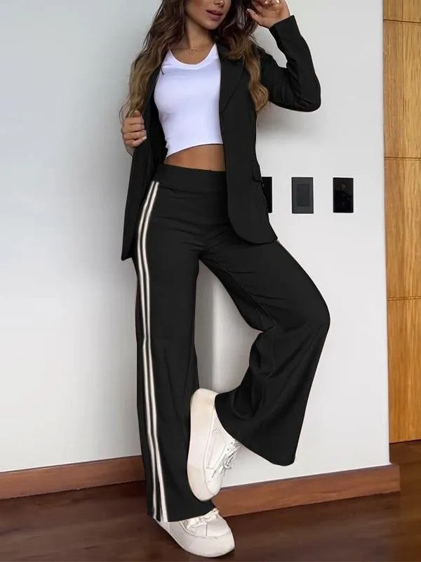 Ensemble de costume féminin à la mode avec ceinture élastique et accents sportifs Chic & Stil