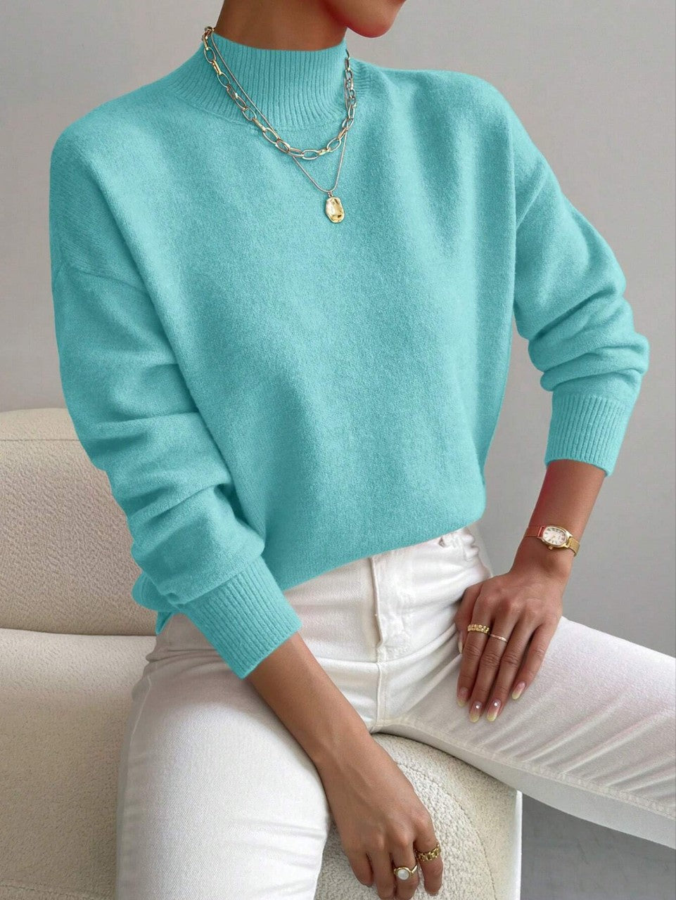 Sweater pour femmes avec col montant et matériau doux Chic & Stil