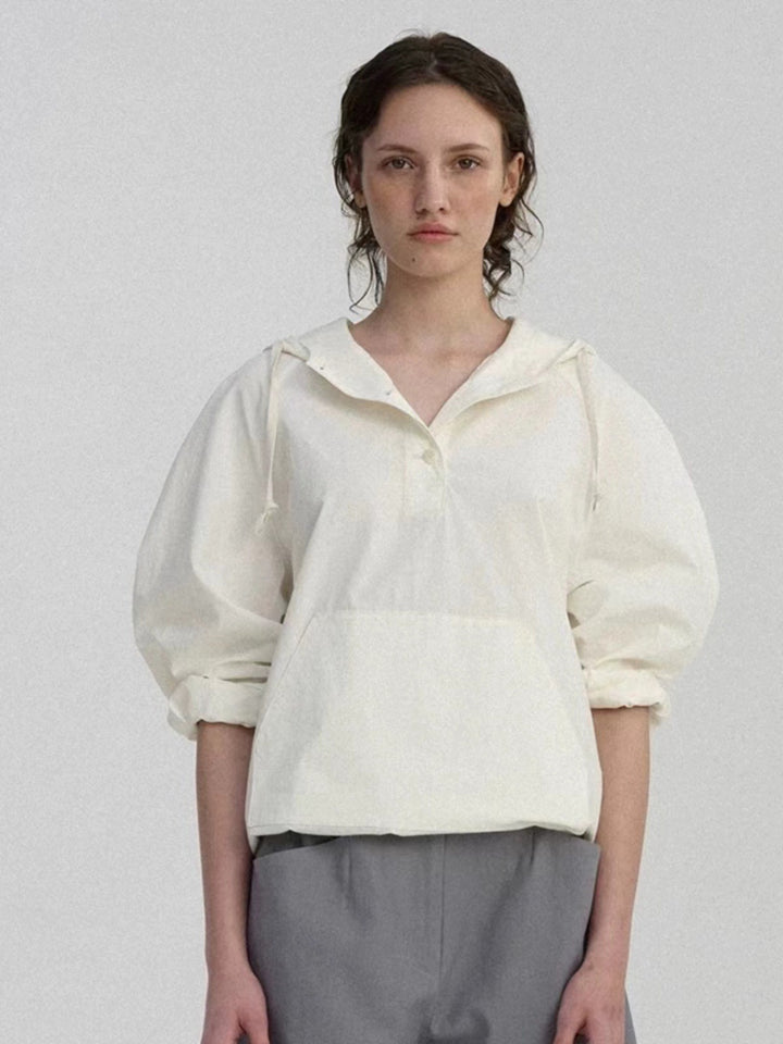 Blouse à capuche décontractée pour femmes avec coupe innovante Chic & Stil