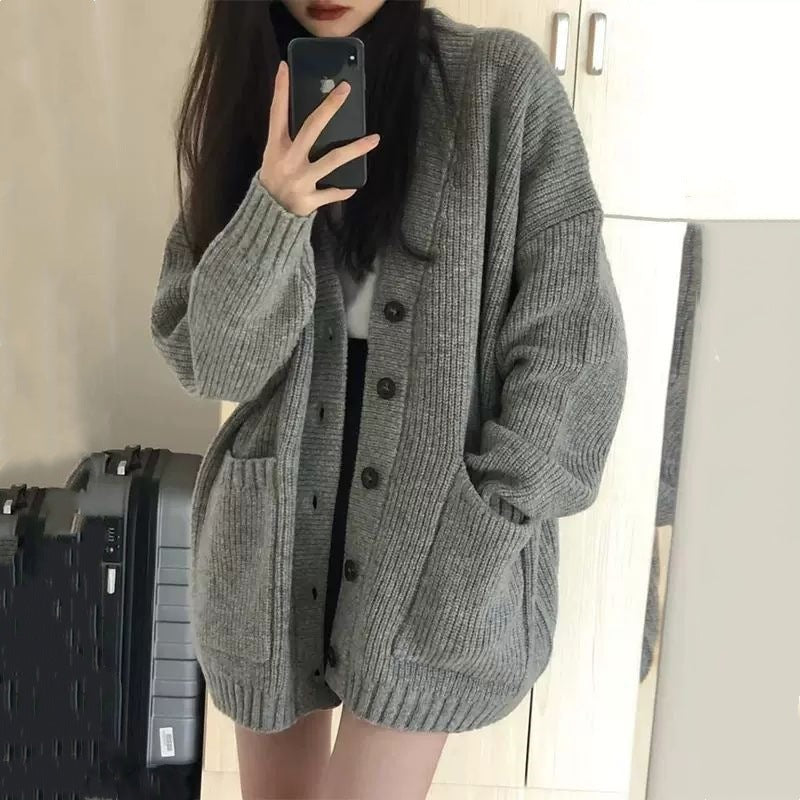 Cardigan Tricot Chic pour Femmes avec Grandes Poches et Détail de Bouton Chic & Stil