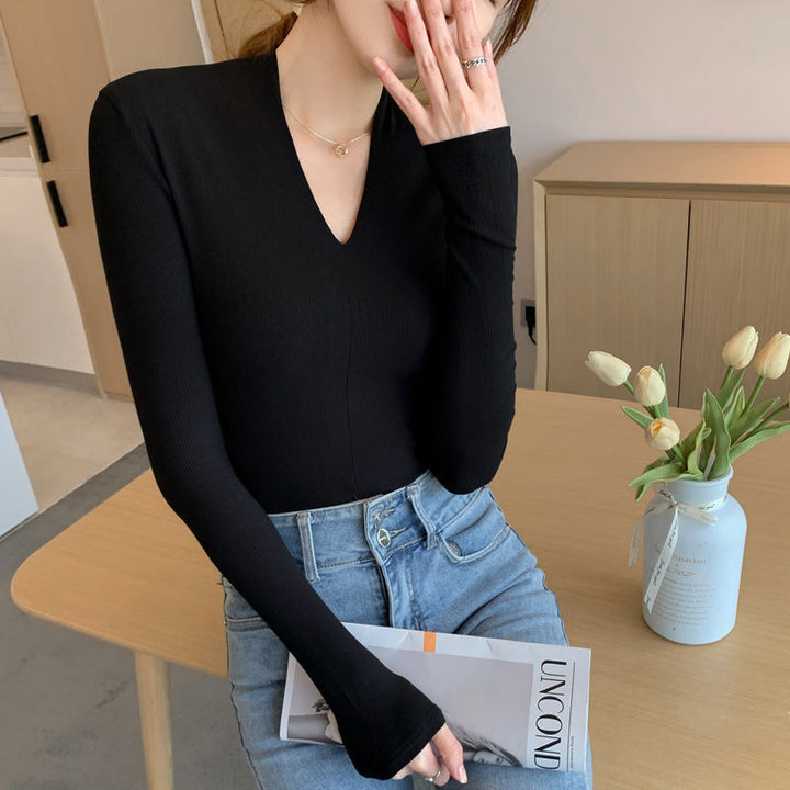 Women's Fitted Long Sleeve Top with V-Neck Chic & Stil