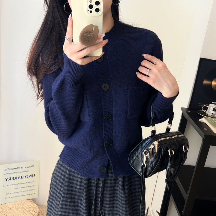 Ladies trendy long sweater with practical pockets and button closure Lune London