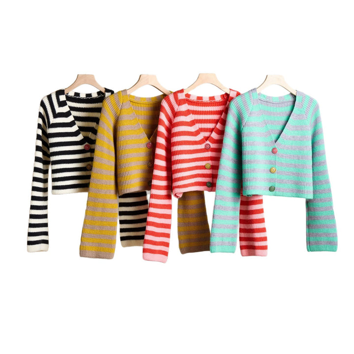 Cardigan court pour femmes avec des détails de boutons colorés et un design moderne Chic & Stil
