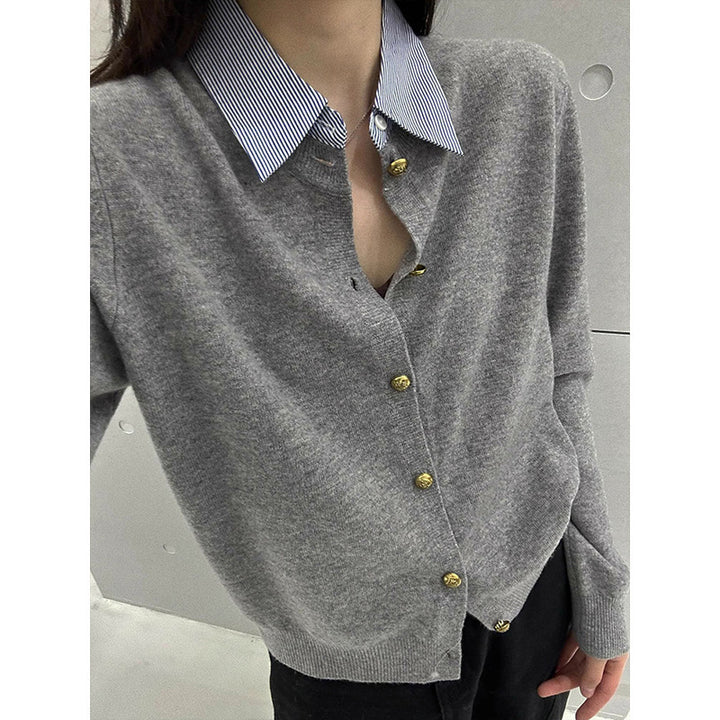 Cardigan luxueux pour femmes avec détails de boutons dorés Chic & Stil