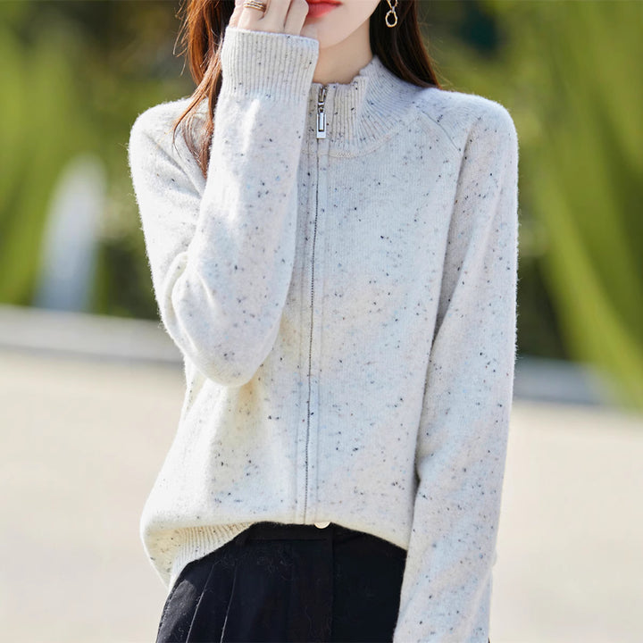 Pull à zip confortable pour femmes avec col haut et texture fine Chic & Stil