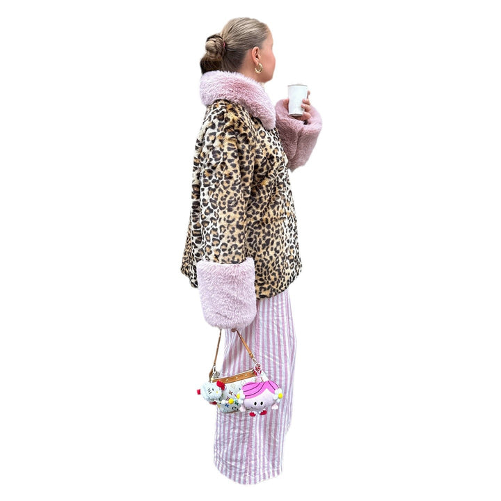 Faux fur jacket for women with a modern leopard print and a cozy collar Lune London