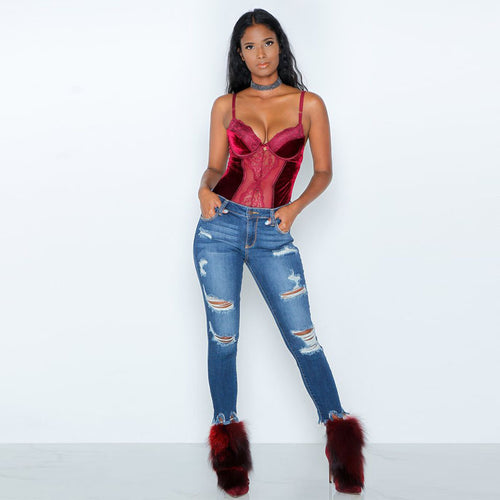 Jeans skinny pour femmes dans un style détruit à la mode avec des ourlets effilochés Lune London