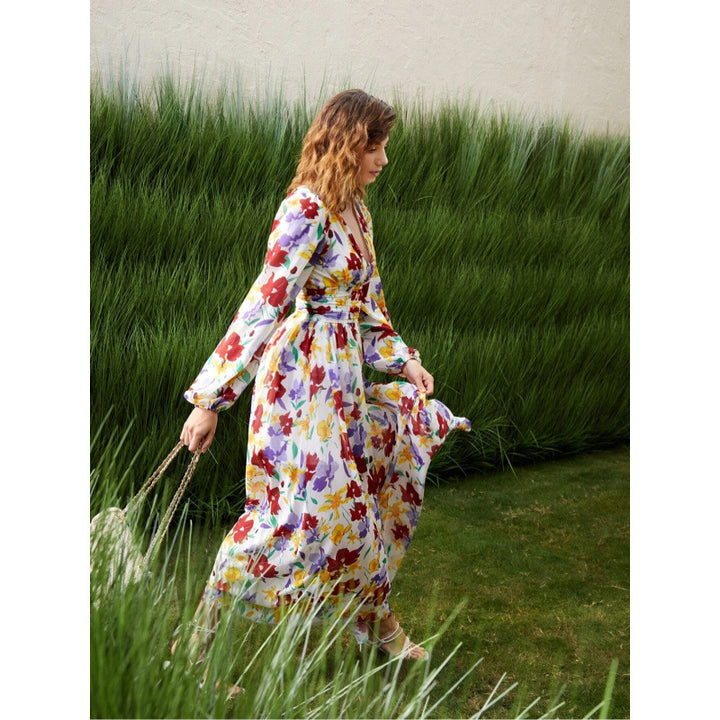 Maxi dress for women with fluid cut and romantic floral pattern Lune London