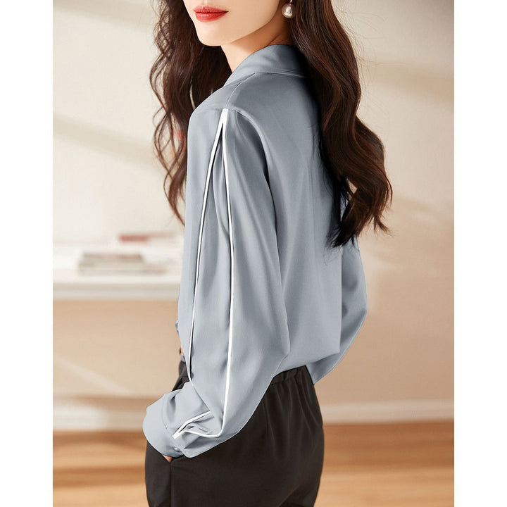 Blouse élégante pour femmes avec détails de boutons classiques Chic & Stil