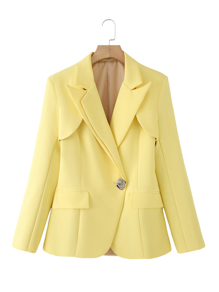 Structured blazer for women with elegant cuffed sleeves and a decorative closure Lune London
