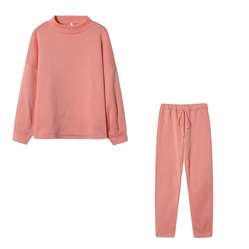 Ensemble de survêtement pour femmes avec une coupe moderne, un haut à col montant et un pantalon élastique Chic & Stil