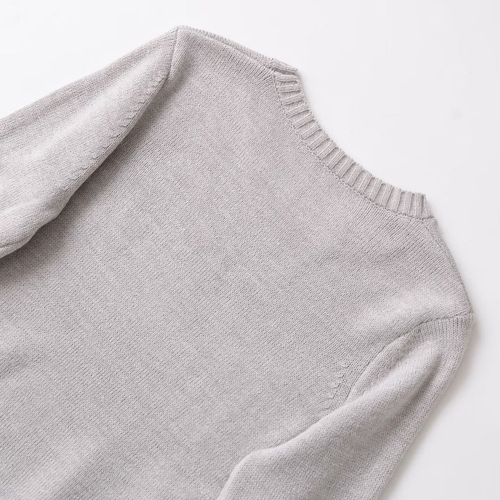 Comfortable fine knit sweater for ladies with round neck and timeless details Lune London