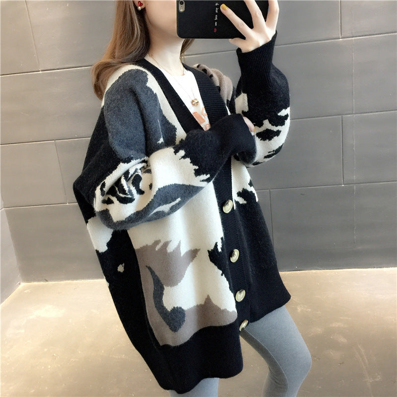 Lune London women's trendy knitted jacket with a striking pattern and golden buttons