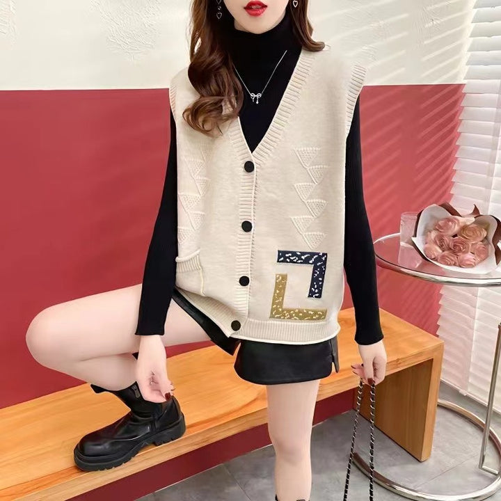 Knitted vest for women with V-neck and decorative pockets Lune London