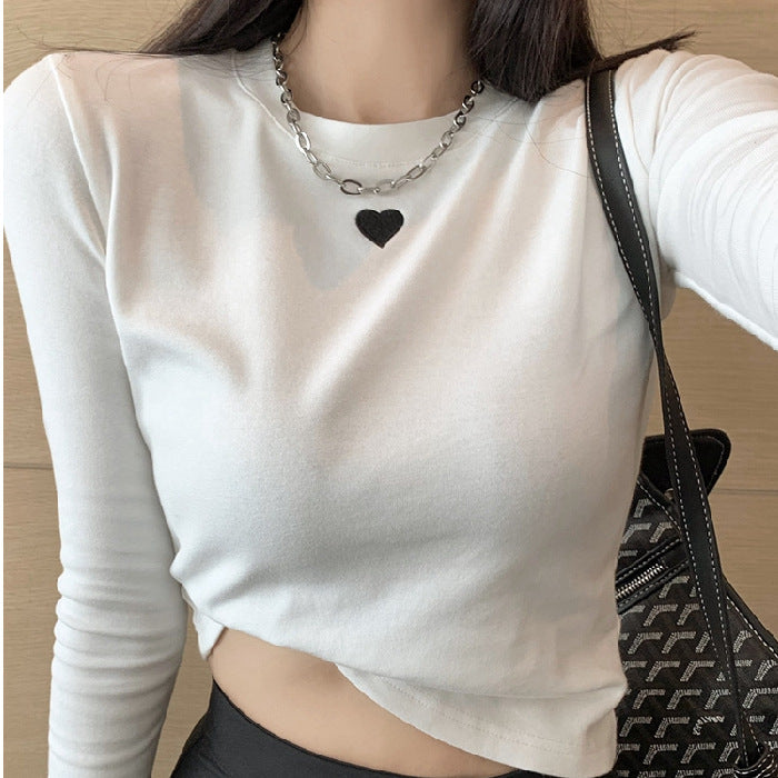 Women’s long-sleeved basic t-shirt with fashionable heart detail Chic & Stil