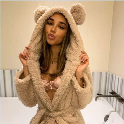 Dame Fleece bathrobe with hood and practical pockets Lune London