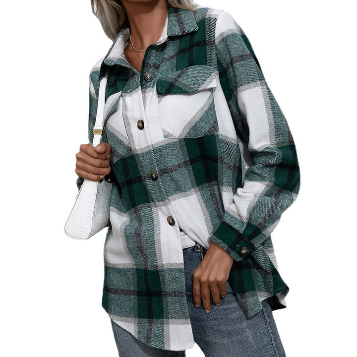 Plaid flannel jacket for women with a comfortable fit and practical pocket details Lune London