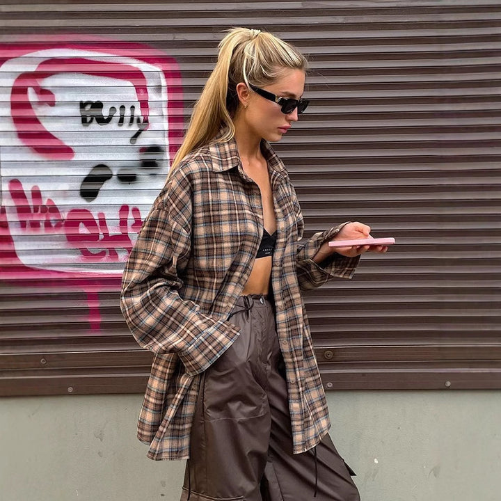 Plaid flannel blouse for women with a stylish cut and comfortable sleeves Lune London