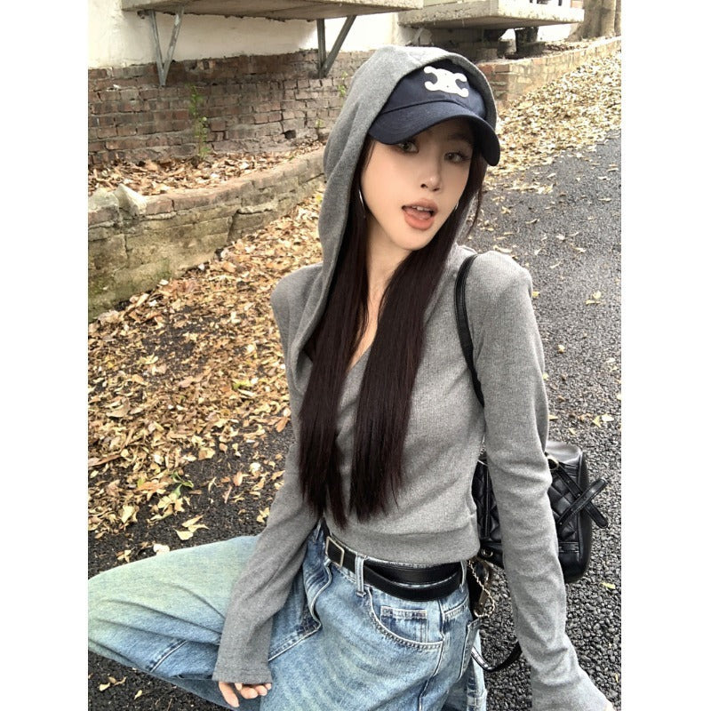 Women's casual hoodie with deep neckline Chic & Stil