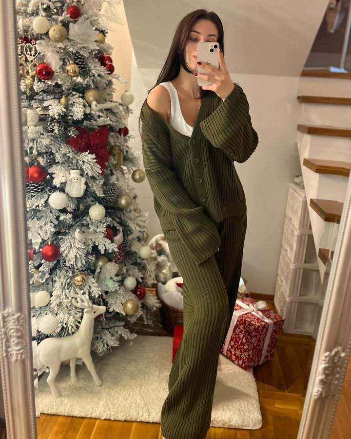 Women's knit set with button details and loose fit Lune London
