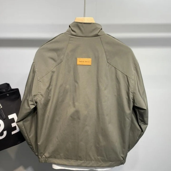 Durable transition jacket for men with practical pocket arrangement and adjustable collar Lune London