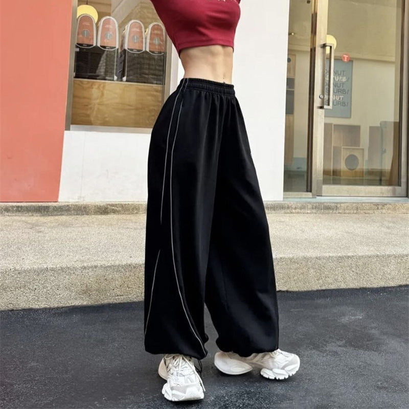 Casual sports pants for women with side stripes and practical pockets Lune London