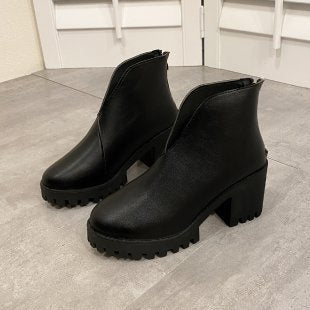 Ladies' boots with a sturdy block heel and a non-slip sole Lune London