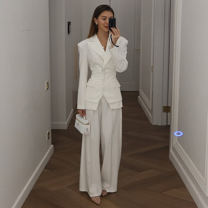 Ladies elegant fitted suit Lune London
