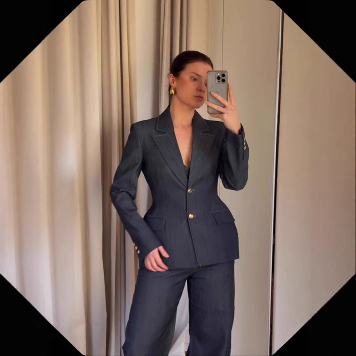 Trendy wide jeans for women with a high waist and relaxed fit Lune London