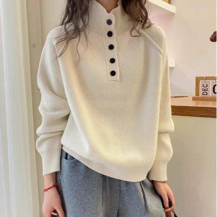 Pull en maille épaisse pour femmes avec col haut et boutons décoratifs Chic & Stil