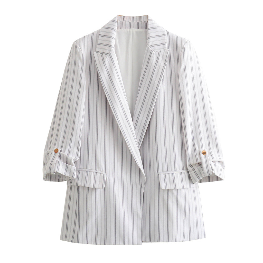 Elegant blazer jacket for women with structured sleeves and discreet golden accents Lune London