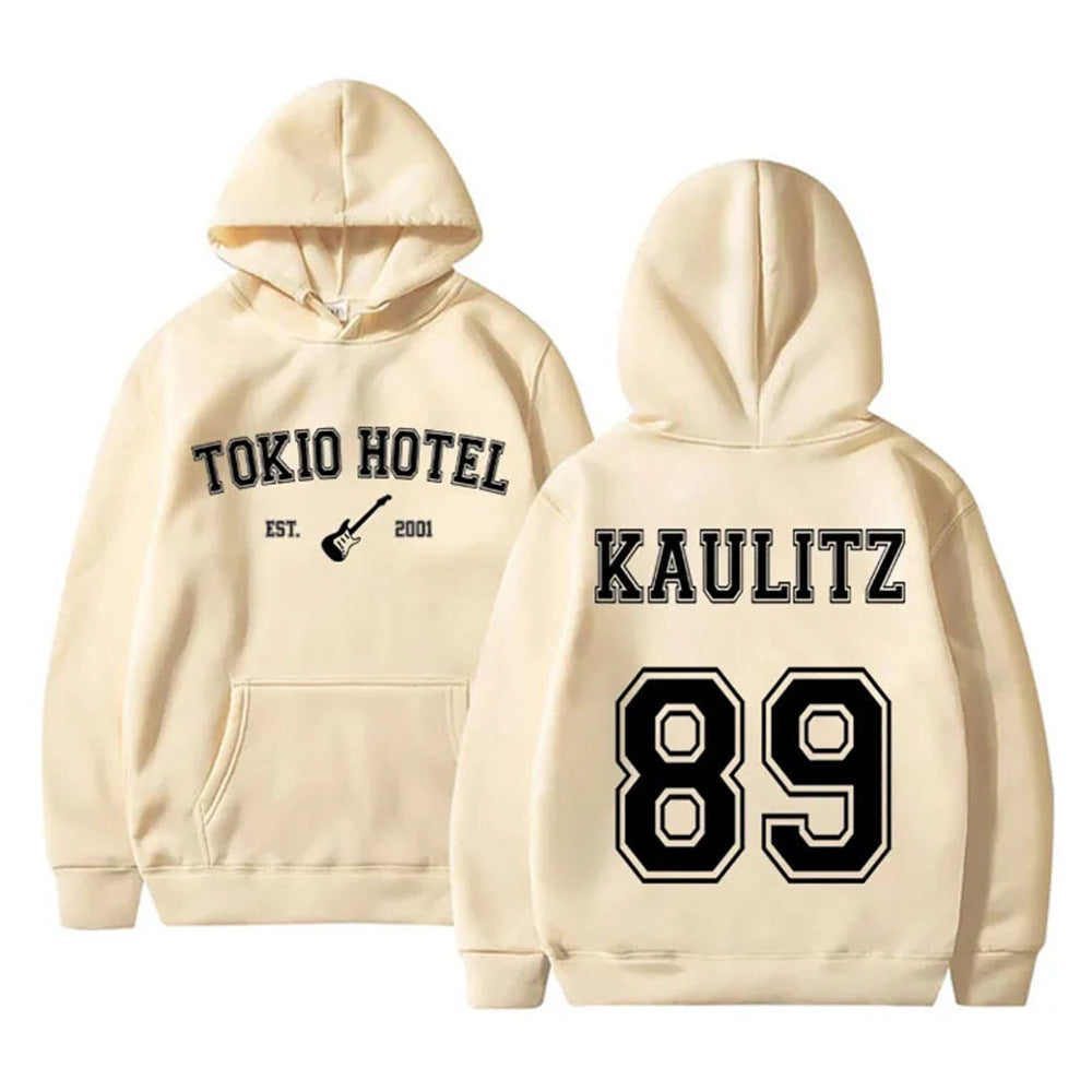 Women's hoodie with modern band design and comfortable fit Chic & Stil
