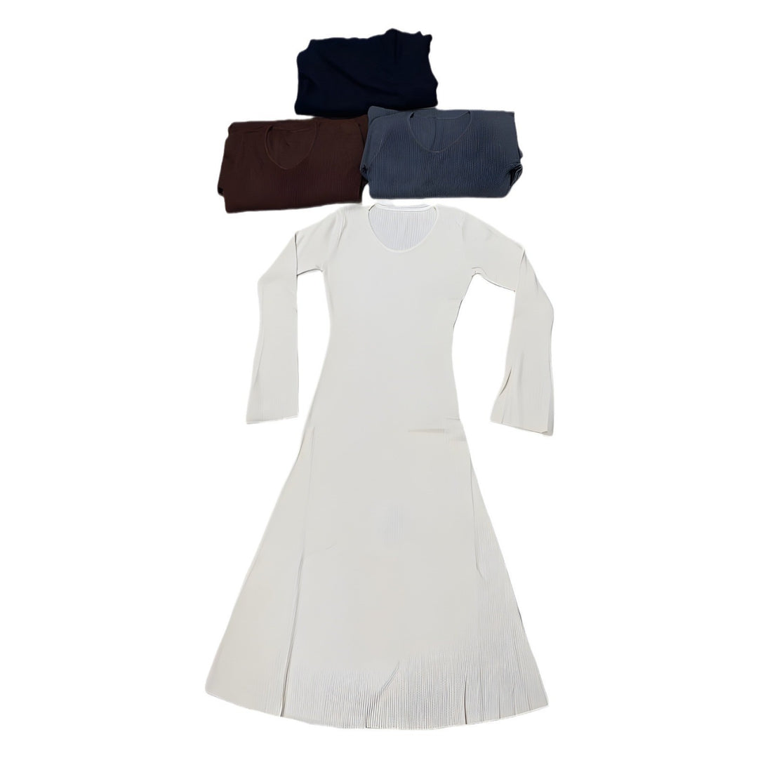 Elegant maxi dress for women with a fine ribbed structure and a chic V-neckline.