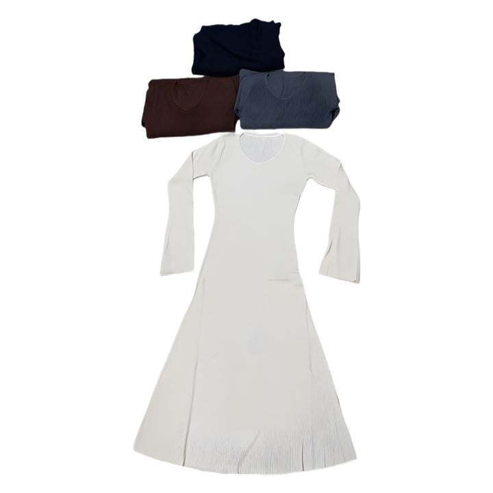 Elegant maxi dress for women with a fine ribbed structure and a chic V-neckline.