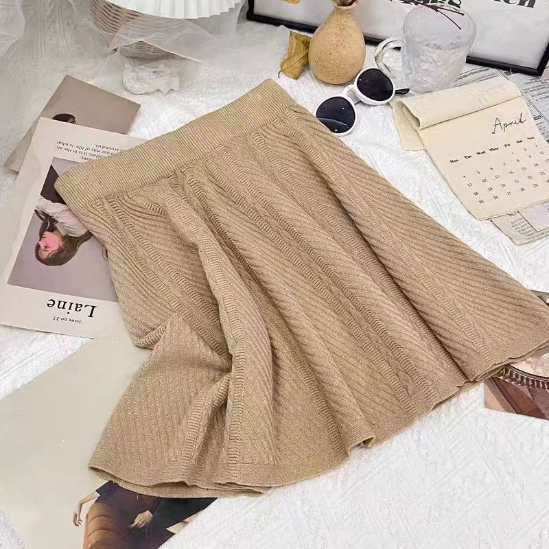 Mid-length knitted skirt for ladies with detailed rib pattern Lune London