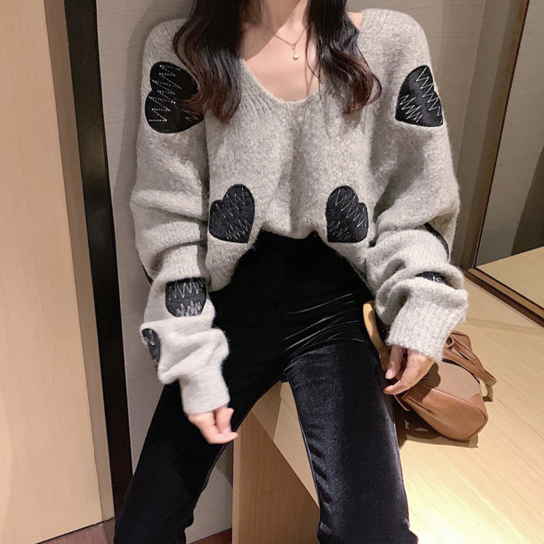 Lune London plush women's sweater with heart-shaped pattern