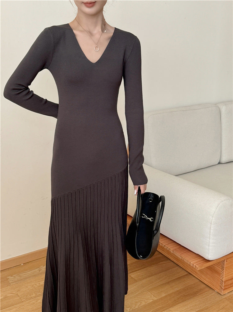 Maxi dress for women with V-neck and pleated skirt design Lune London