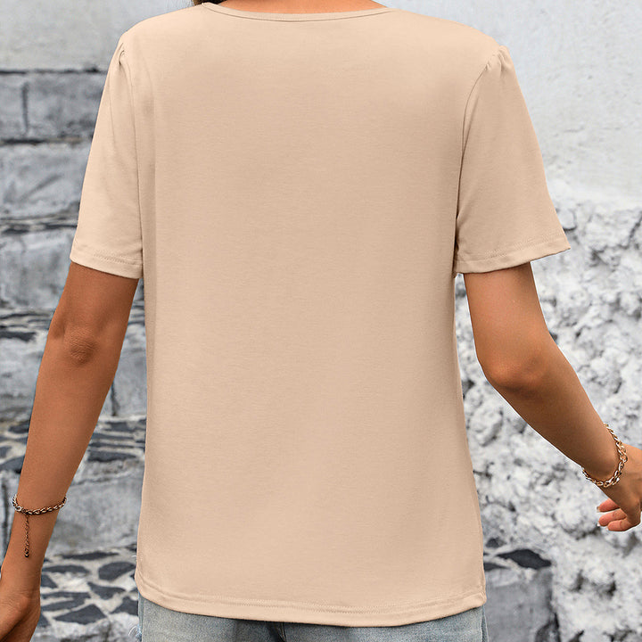 Elegant women's t-shirt with textured design Lune London
