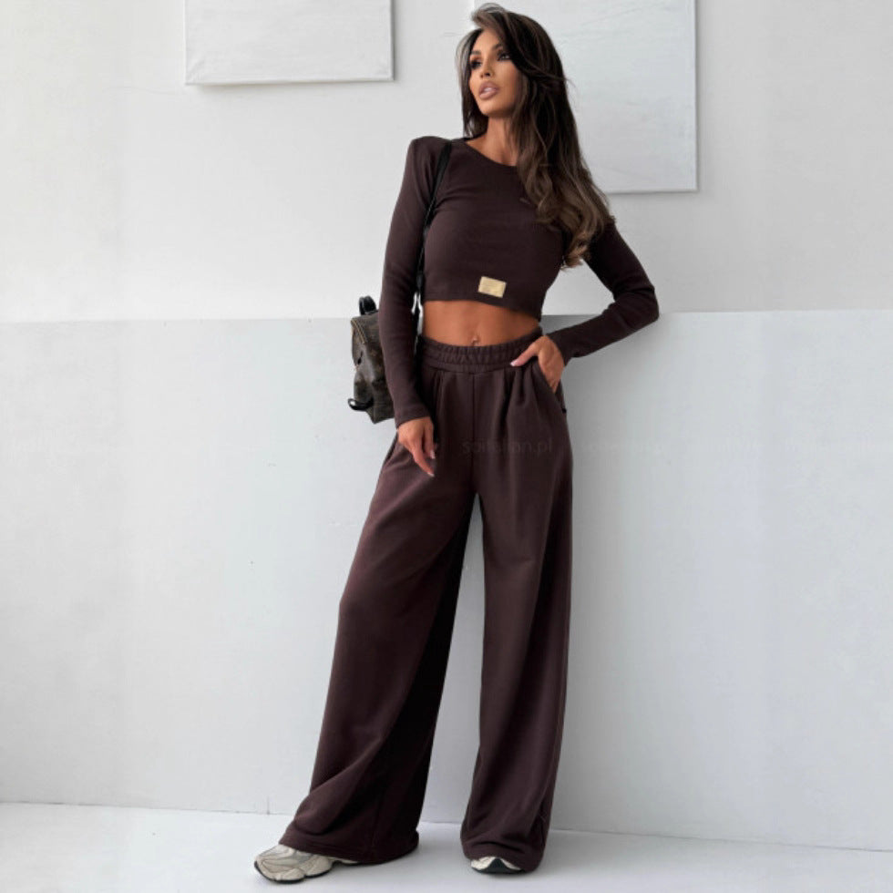 Ensemble Confortable pour Femmes composé d'un haut court et de joggers larges Chic & Stil