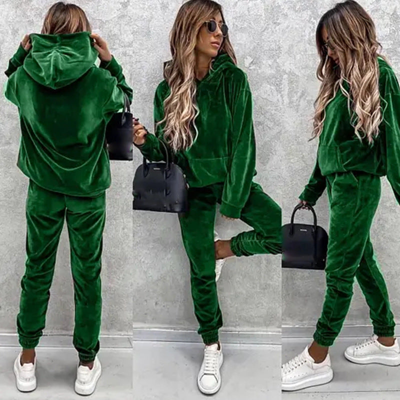 Women's cozy velvet jogging suit with hood and elastic waistband Chic & Stil